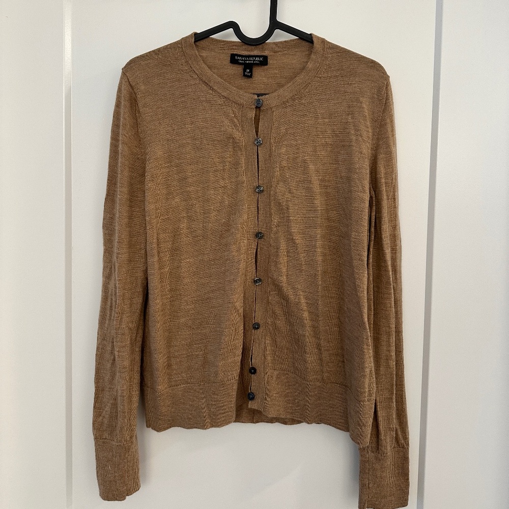 Banana Republic 100% merino wool cardigan, M